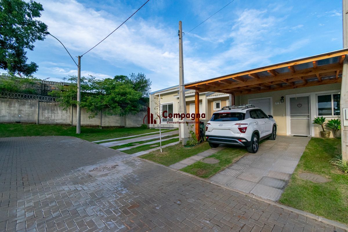 Casa 2 Dormitórios no Villaggio Blu, Pátio, 2 Vagas, Semi-Nova em Cachoeirinha