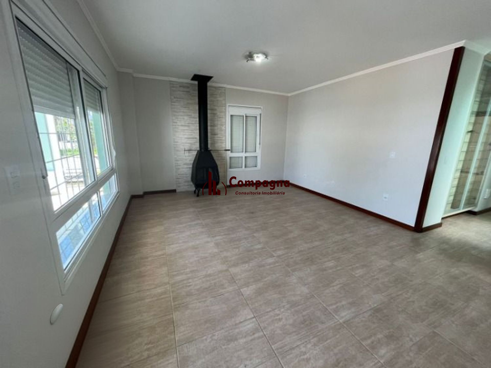 Casa de 2 dormitórios e 2 vagas de garagem em Canoas. — foto 2