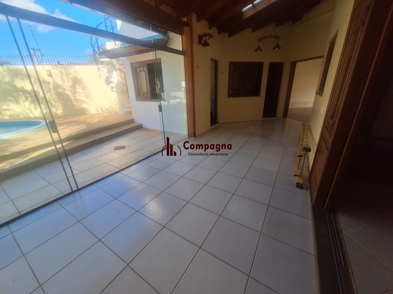 Casa 5 dormitórios, 1 suíte,  piscina e 2 vaga de garagem em Canoas. — foto 5