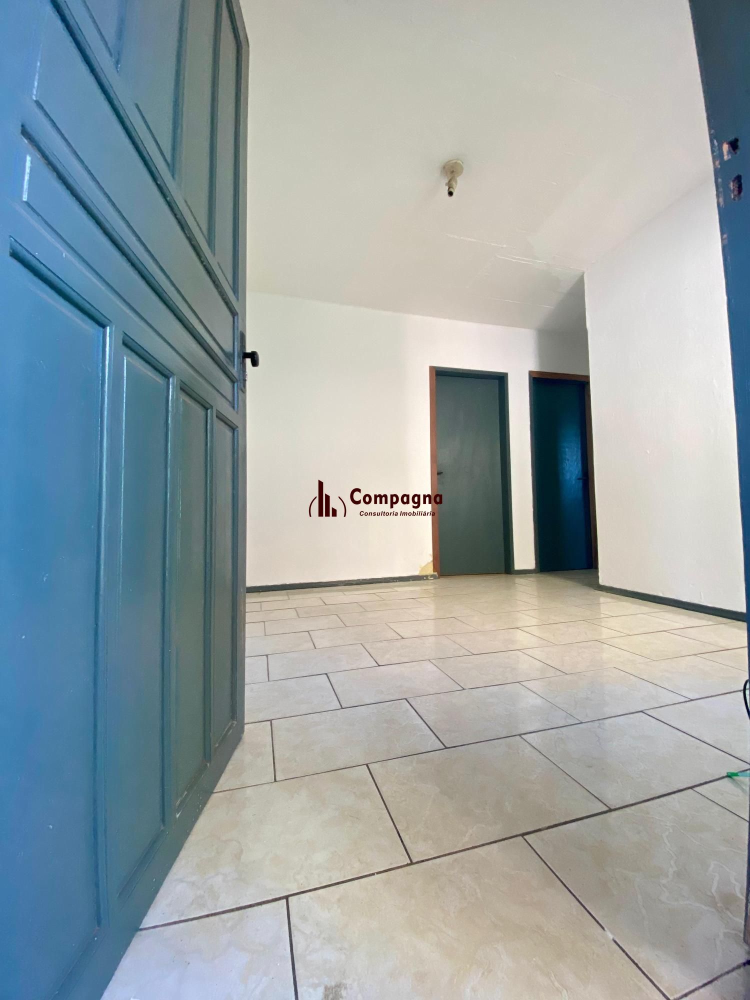 Apartamento Térreo, com 2 quartos, portaria e pátio  no bairro Rubem Berta — foto 2