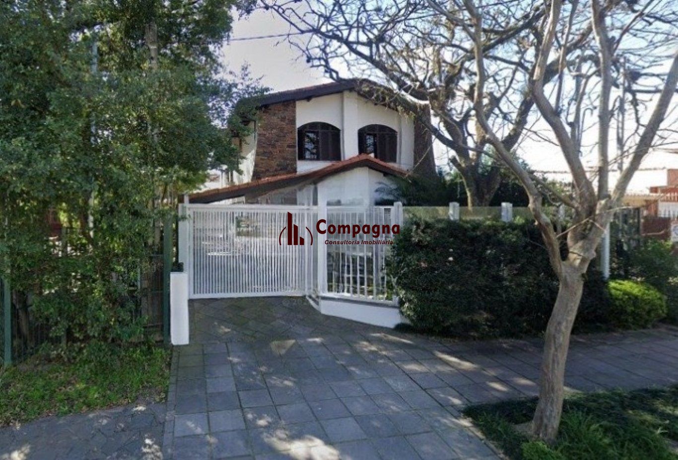 Casa de 3 quartos, piscina, churrasqueira, 7 vagas no bairro Tristeza — foto 3