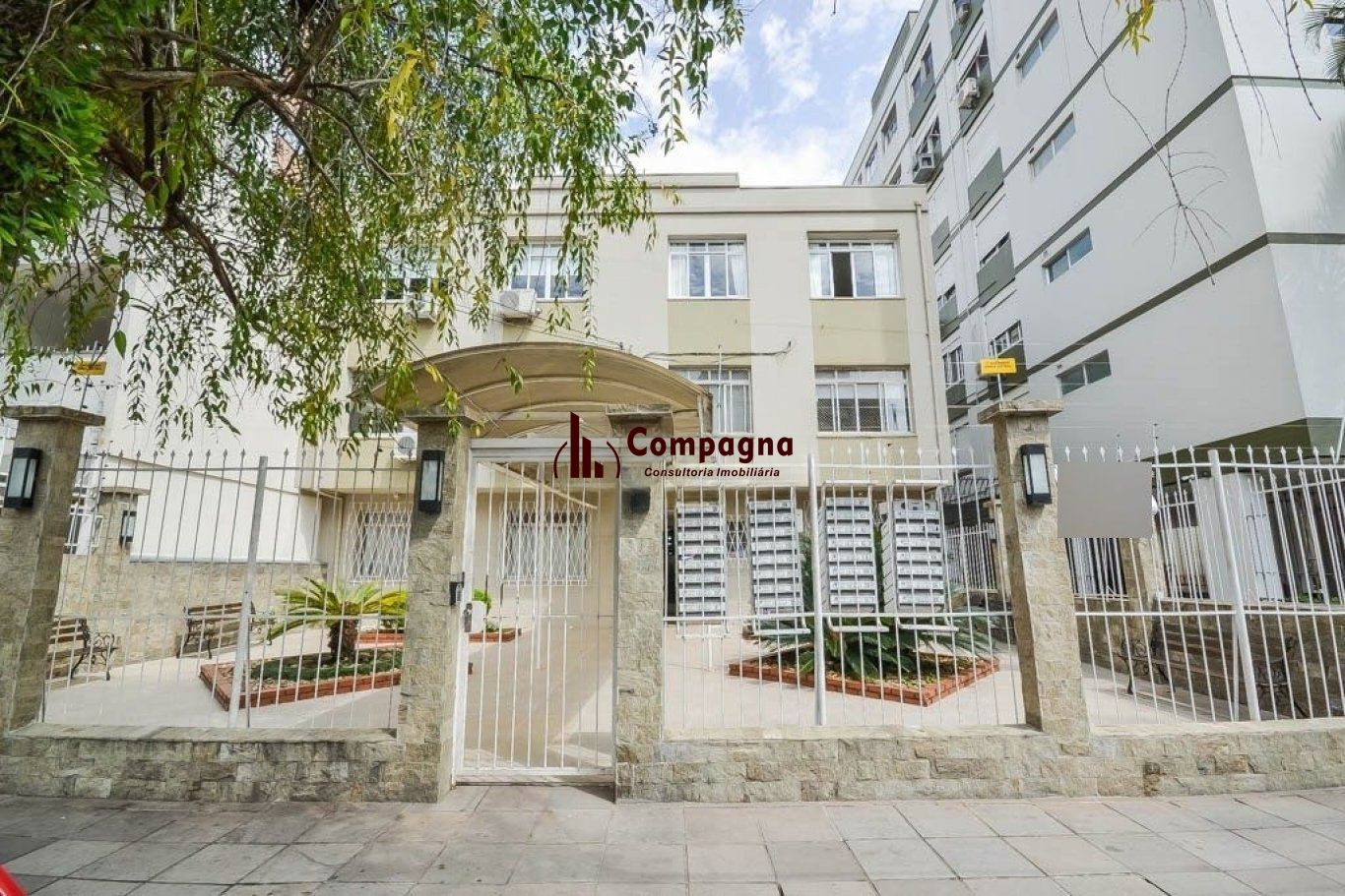 Apartamento à venda com 2 dormitórios 69 m² no Bairro Menino Deus