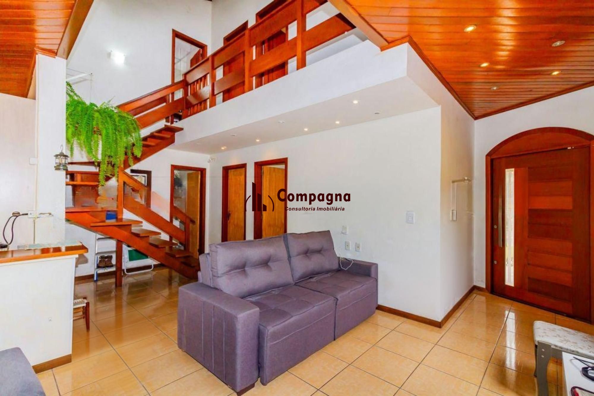 Casa com 5 quartos, 2 vagas e pátio, no Bairro Sarandí — foto 3