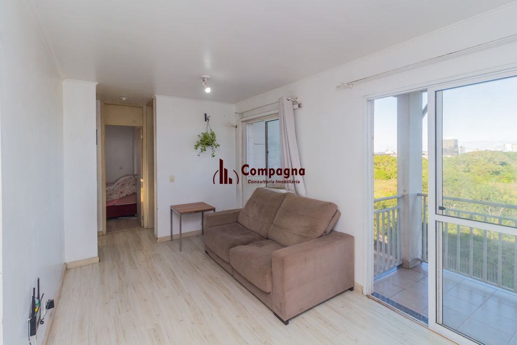 Apartamento com 2 dormitórios e 1 vaga de garagem no Bairro Humaitá