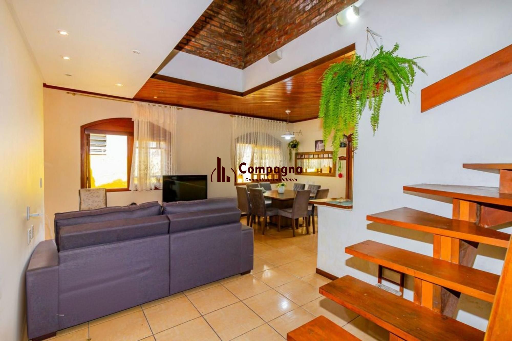Casa com 5 quartos, 2 vagas e pátio, no Bairro Sarandí — foto 4
