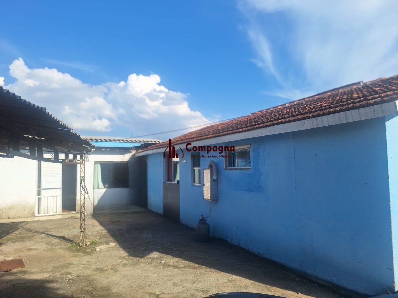 Casa de 3 quartos e 4 vagas de garagem em Canoas. — foto 2