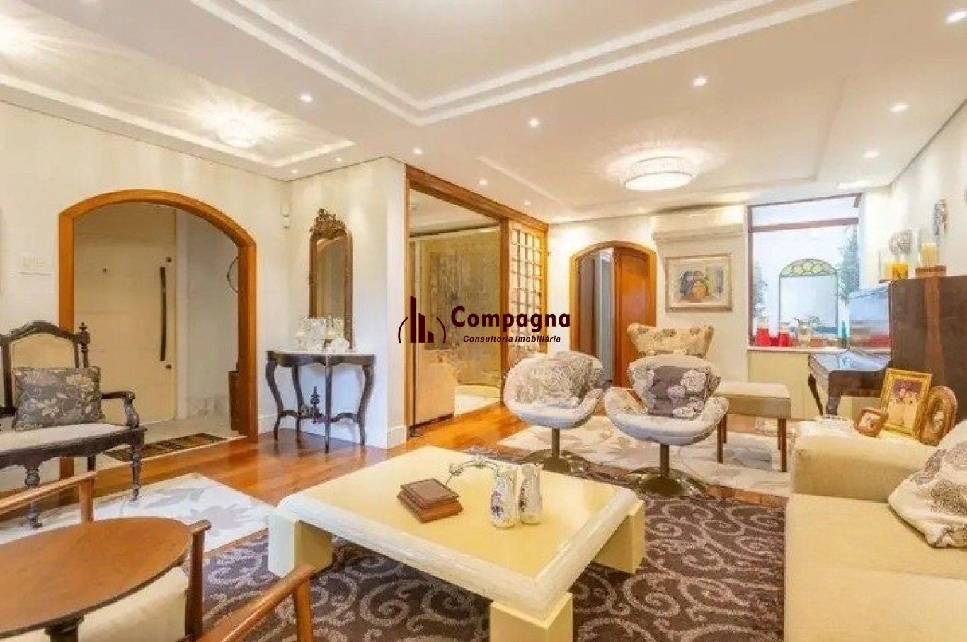 Casa de 3 quartos, piscina, churrasqueira, 7 vagas no bairro Tristeza — foto 5