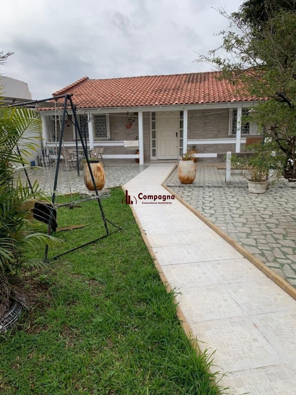 Casa de 3 dormitórios e 2 vagas no bairro Sarandi