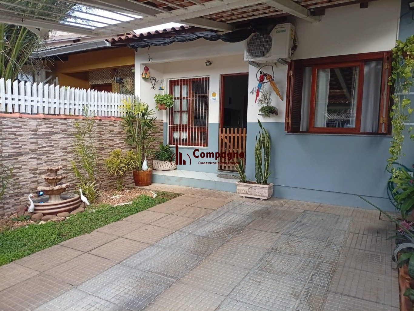Casa de 2 dormitórios, 1 vaga de garagem, no Bairro Olaria em Canoas