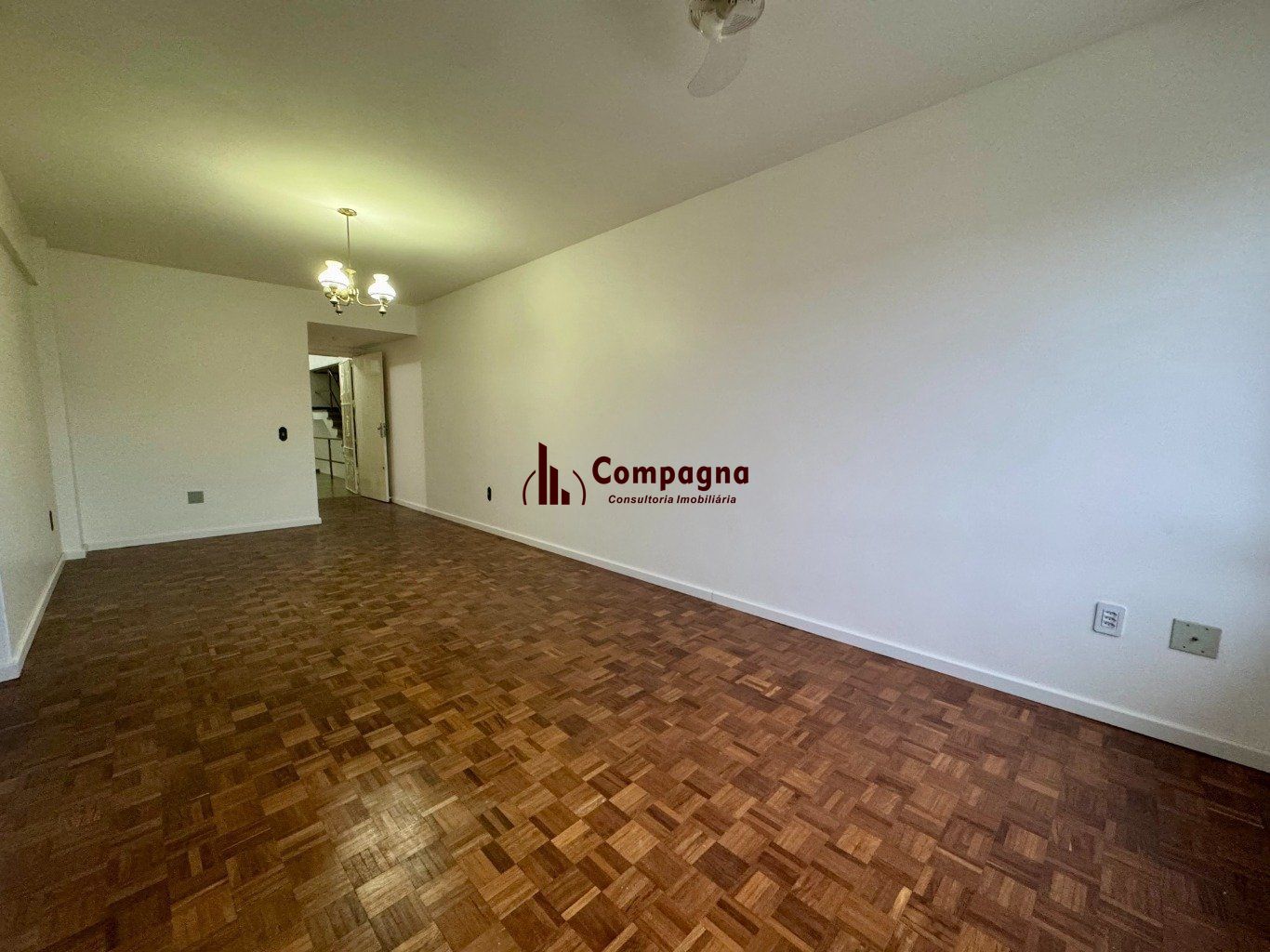 Apartamento com 2 dormitórios, dependência e 1 vaga no Bairro Menino Deus — foto 4