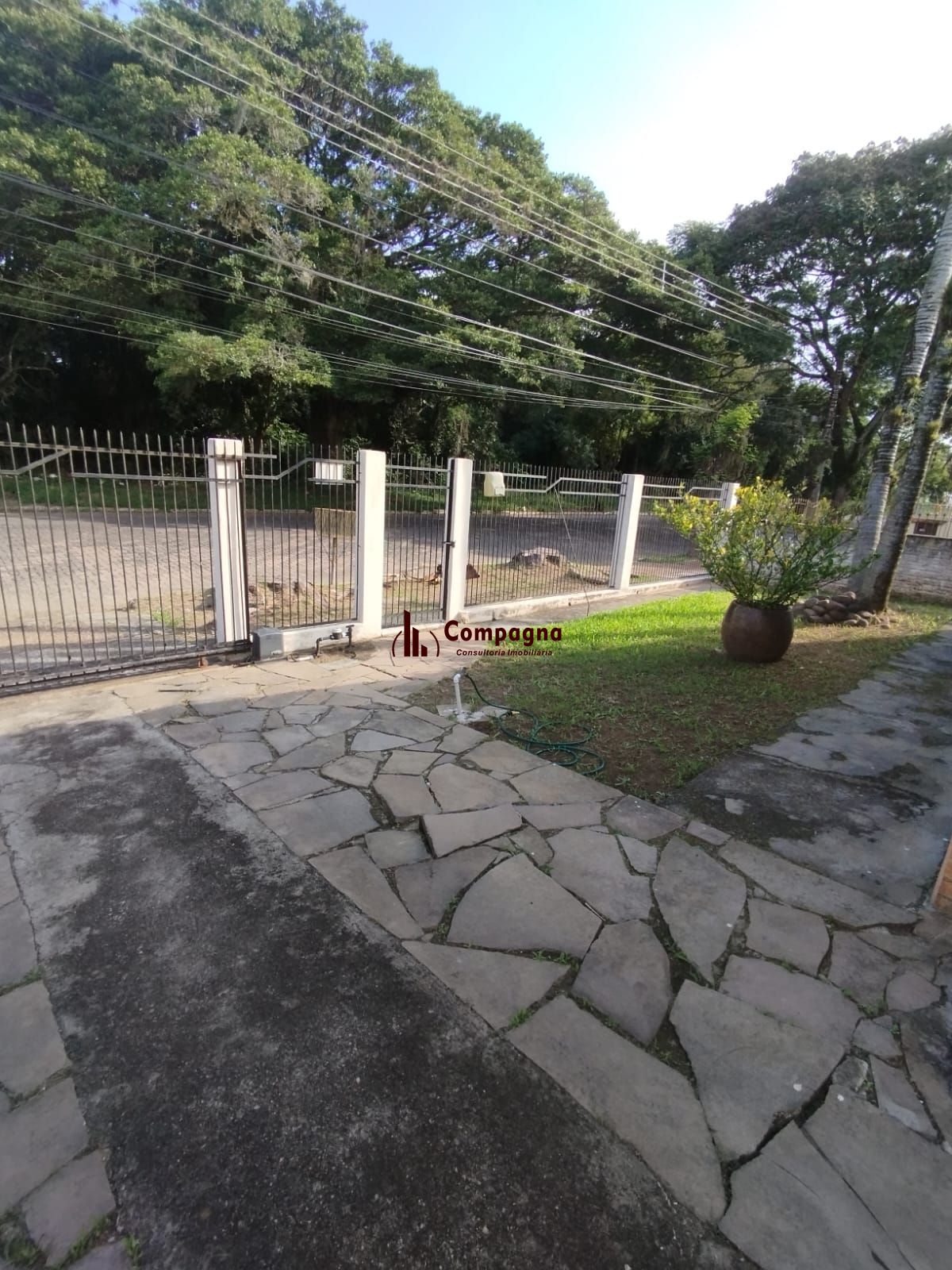 Casa de 4 dormitórios e 2 vagas de garagem em Canoas. — foto 3