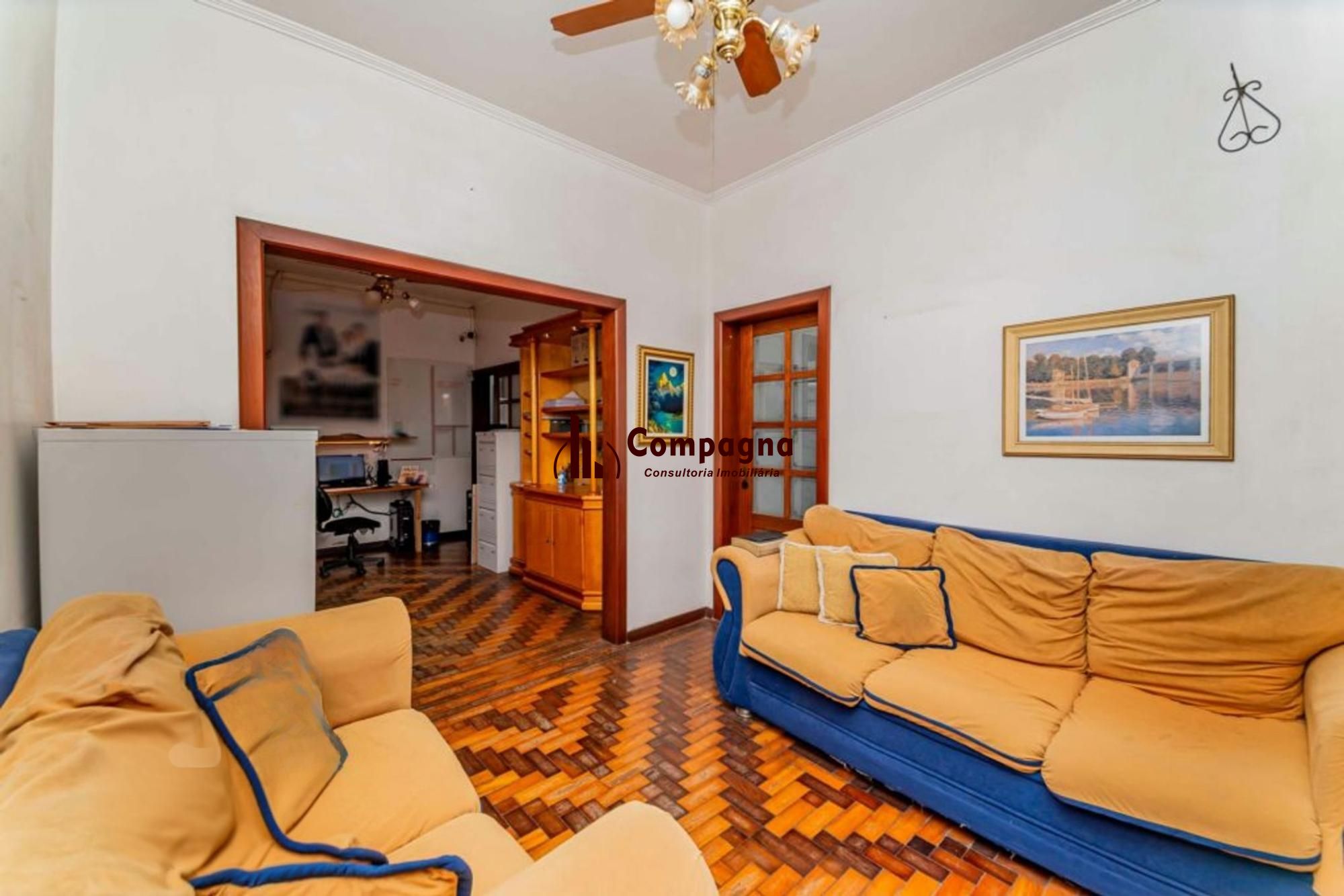 Casa de 3 quartos, churrasqueira, terraço, 2 vagas no bairro Glória. — foto 3