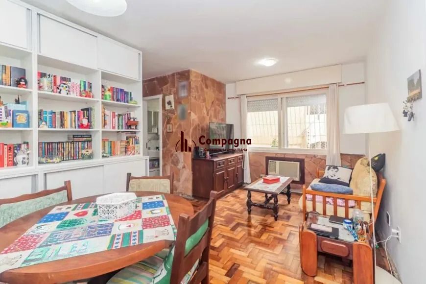 Apartamento com 2 quartos e 58m² à venda em Passo da Areia, Porto Alegre.