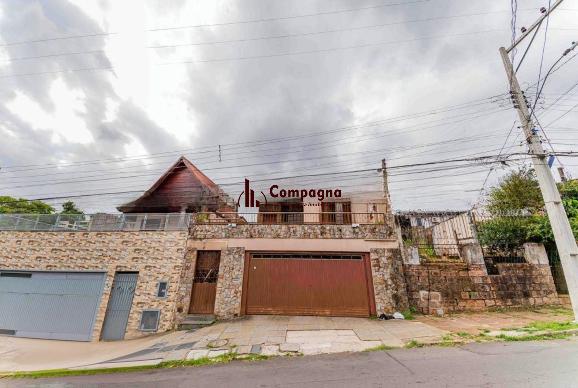 Casa de 3 quartos, churrasqueira, terraço, 2 vagas no bairro Glória.
