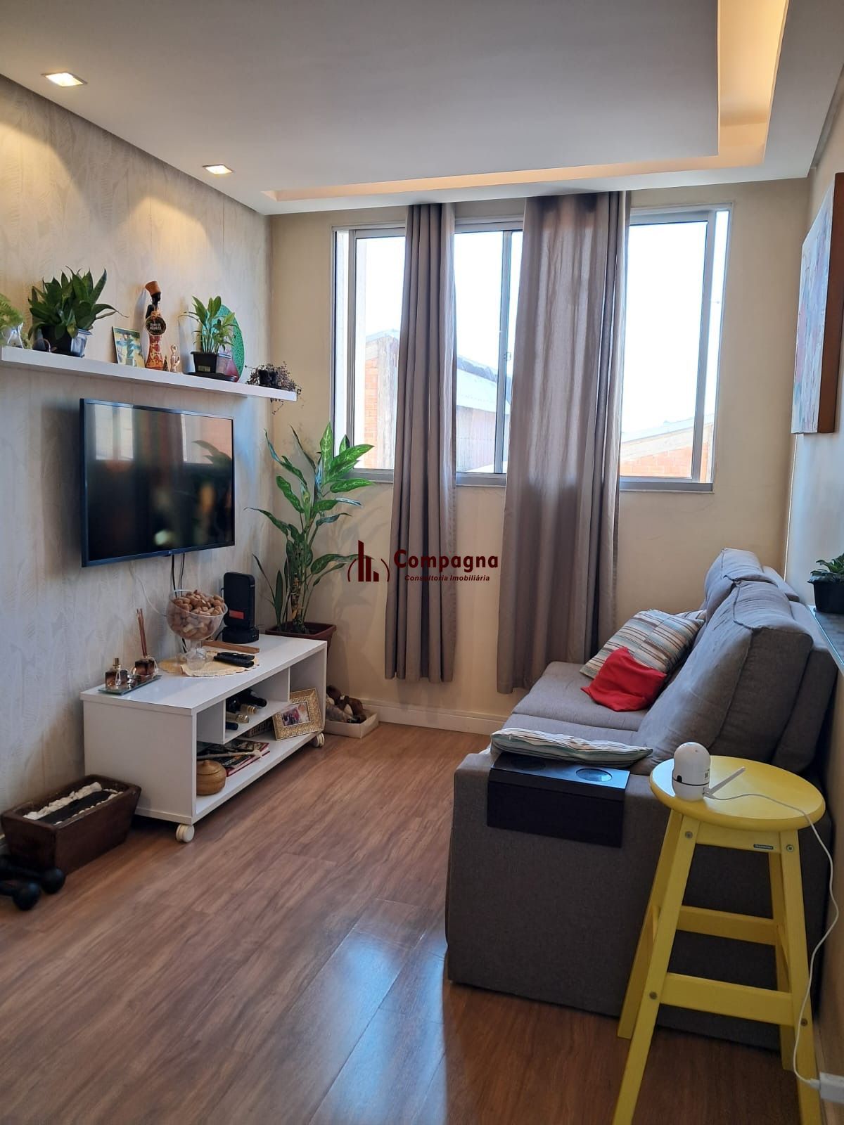 Apartamento semi mobiliado 2 dormitórios 1 vaga de garagem na Rua Sadi Castro. — foto 3