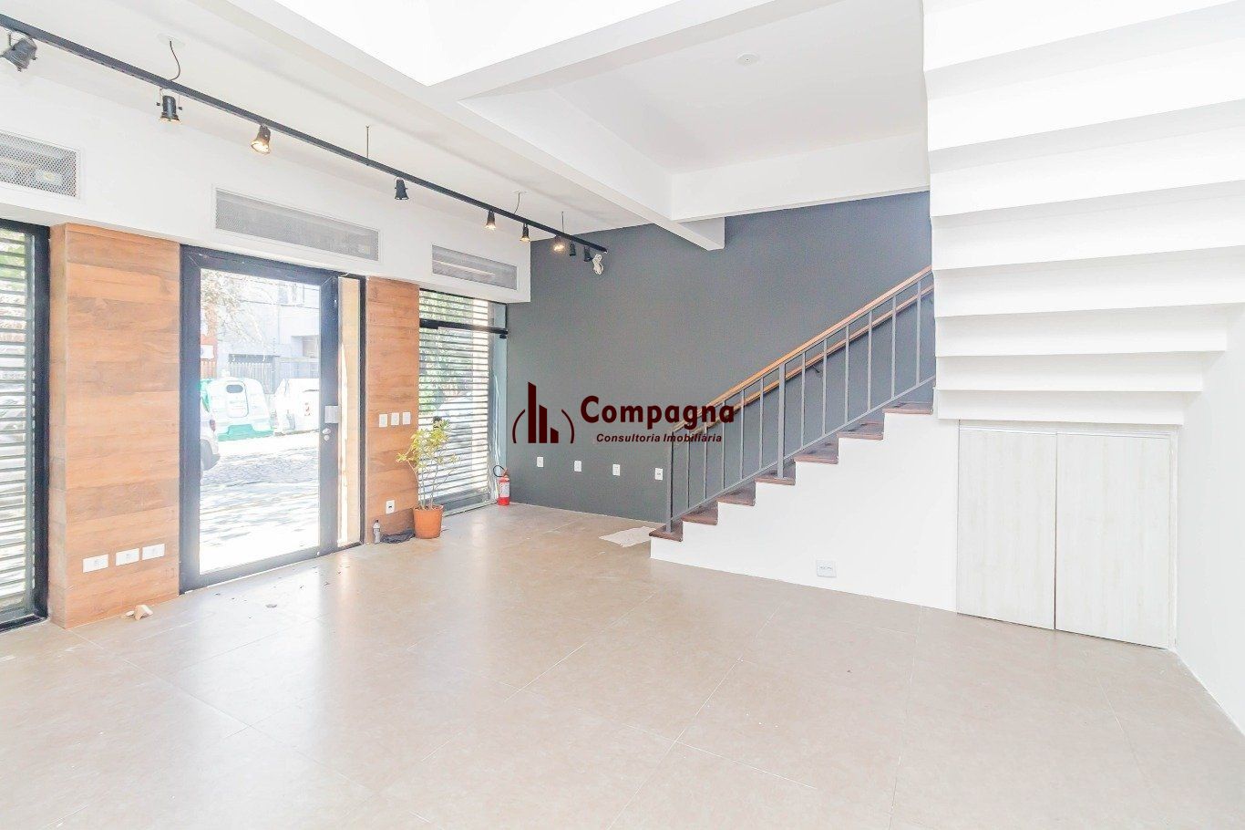 Prédio Comercial á venda com 2 salas e terraço no bairro Menino Deus — foto 2