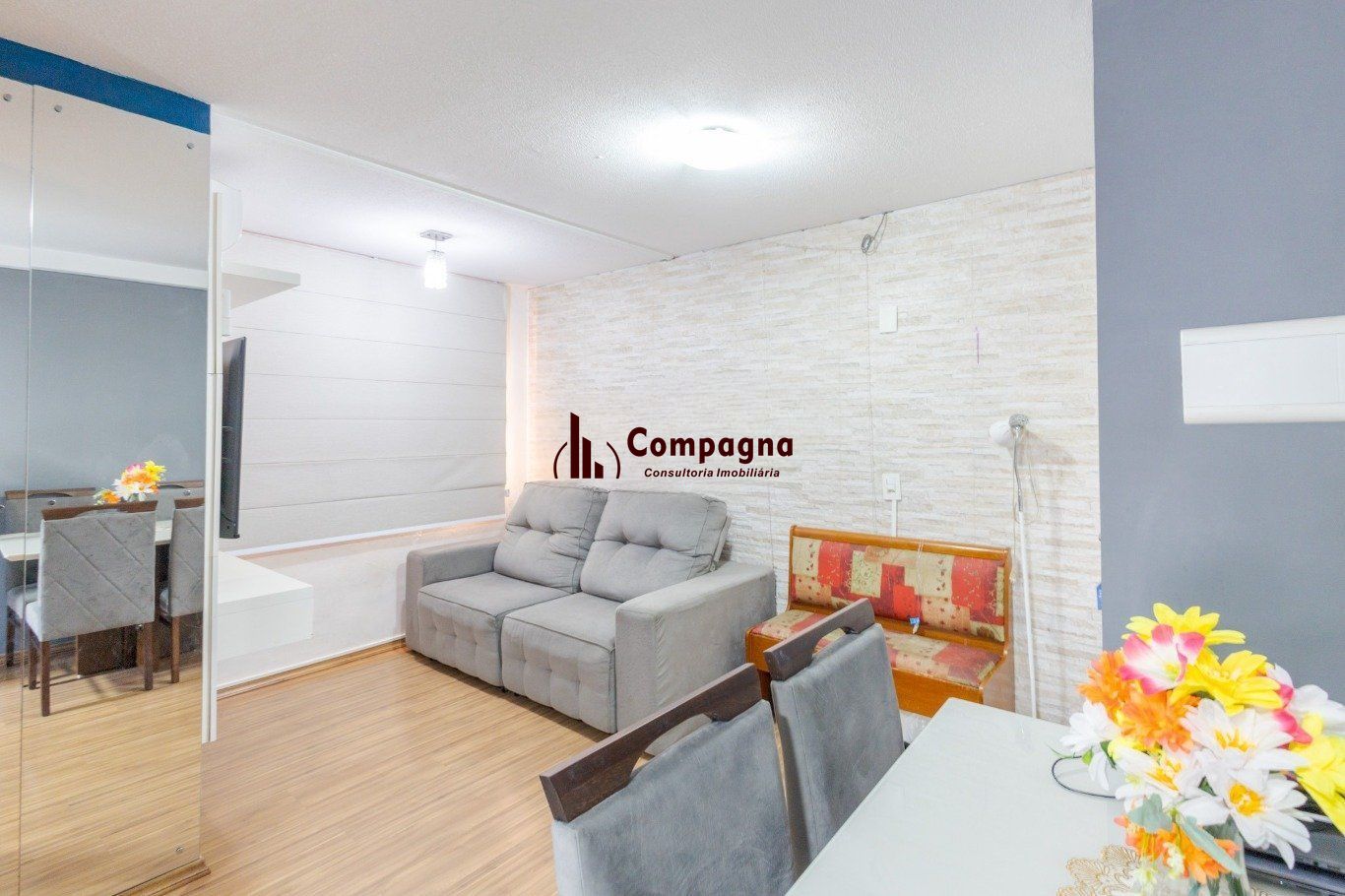 Apartamento semi mobiliado 2 quartos e 1 vaga no bairro Sarandi