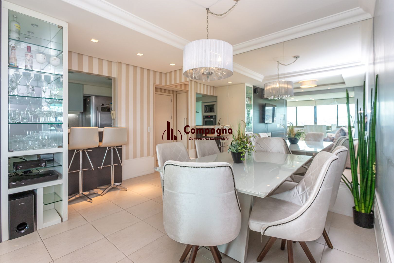Apartamento de 97m², 2 dormitórios,1suíte, 3 vagas de garagem no Jardim Botânico — foto 3