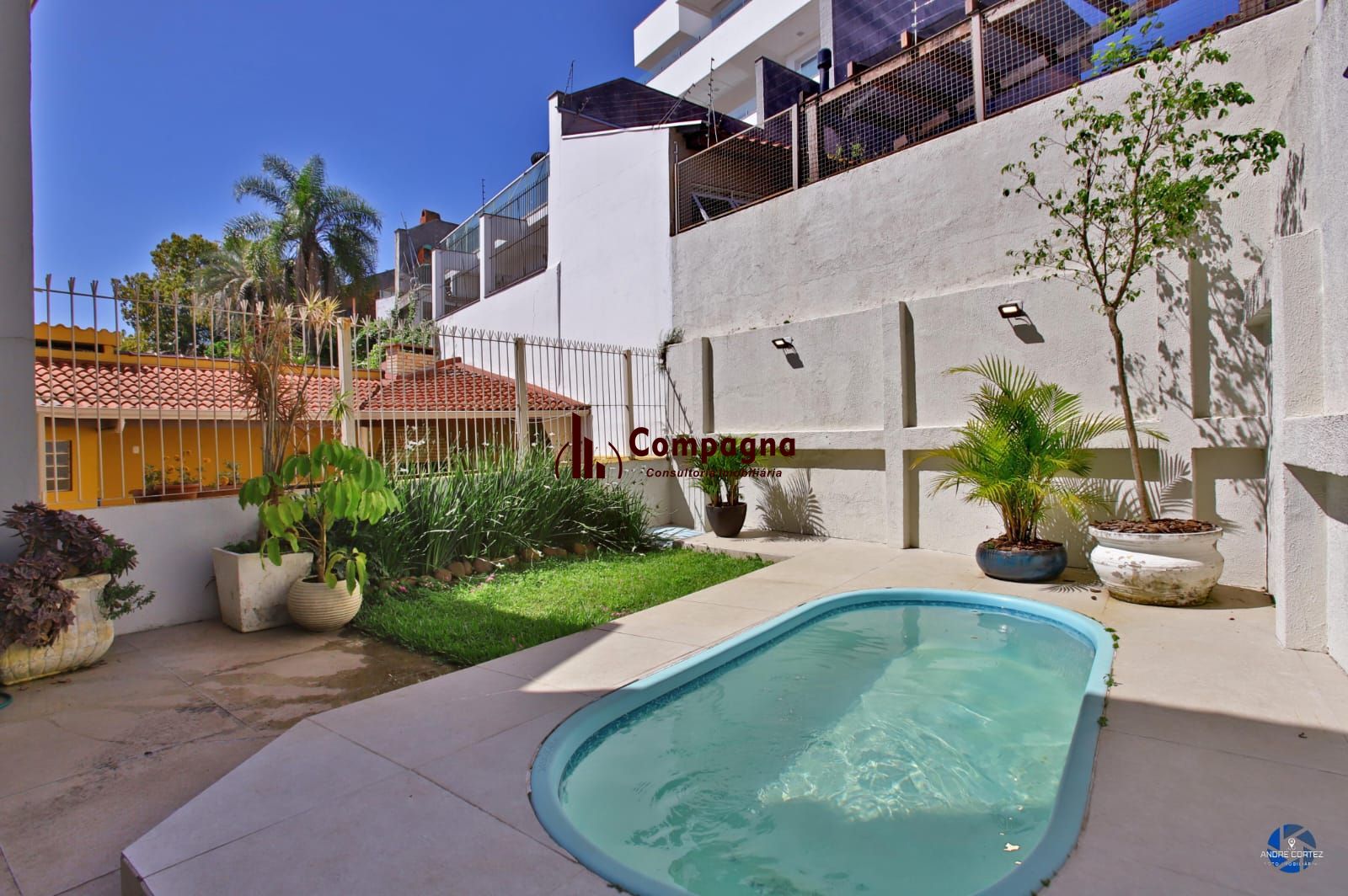 Casa de 3 dormitórios, 3 vagas e pátio com piscina bairro Chácara das Pedras. — foto 2