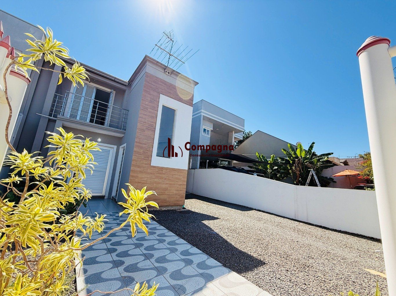 Casa de 4 dormitórios e 3 vagas de garagem em Canoas.