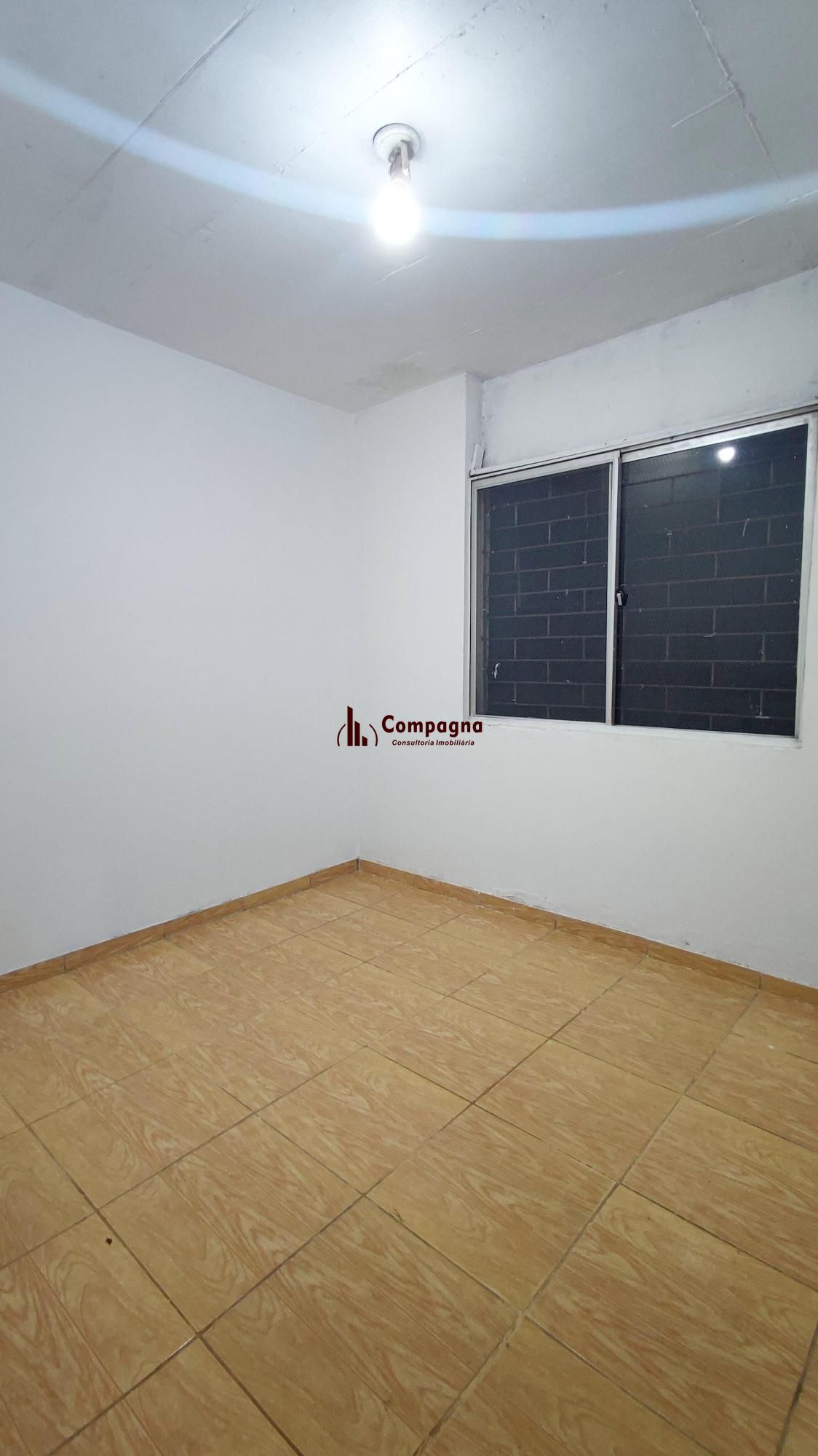 Apartamento Térreo, com 2 quartos, portaria e pátio  no bairro Rubem Berta — foto 5