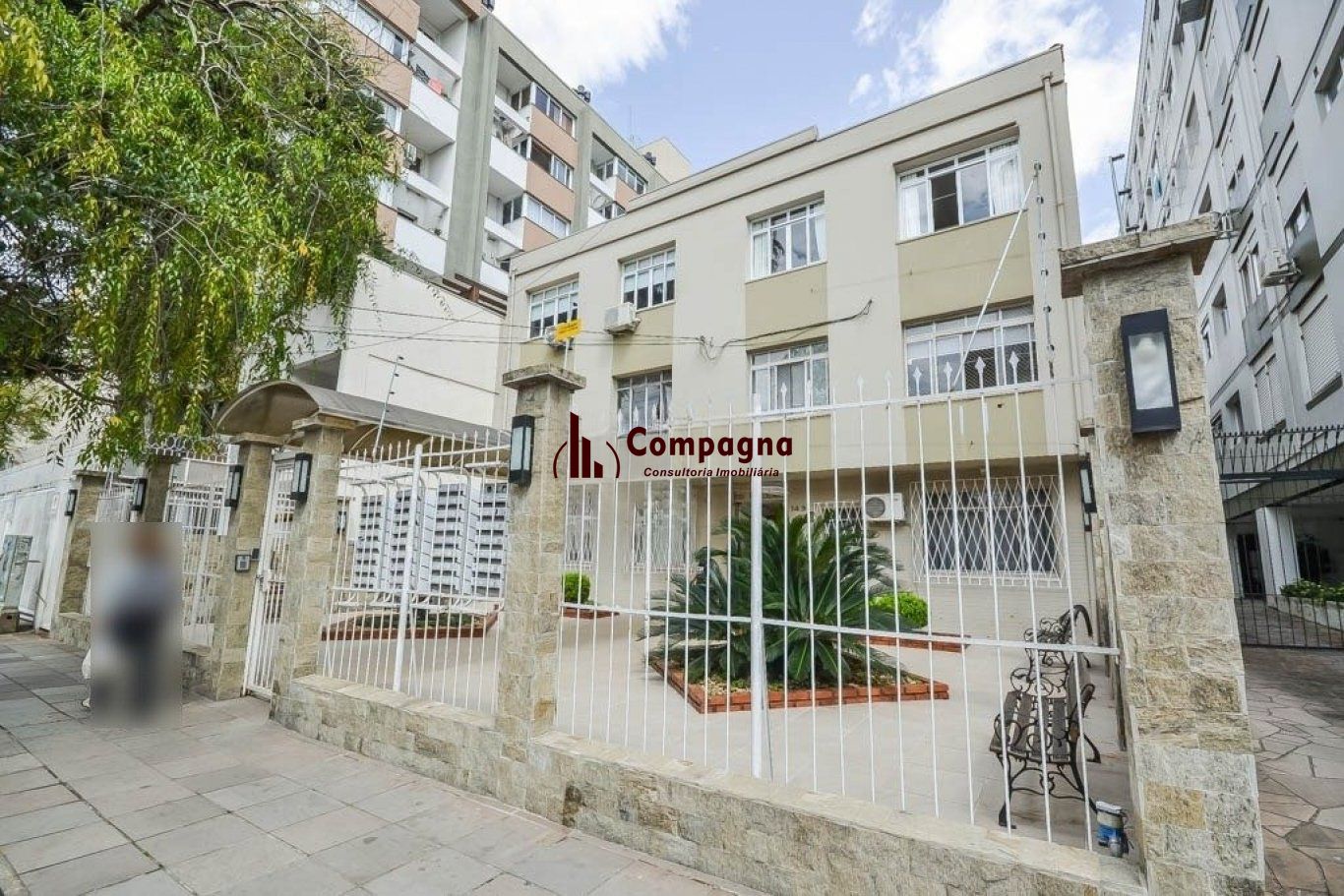 Apartamento à venda com 2 dormitórios 69 m² no Bairro Menino Deus — foto 2