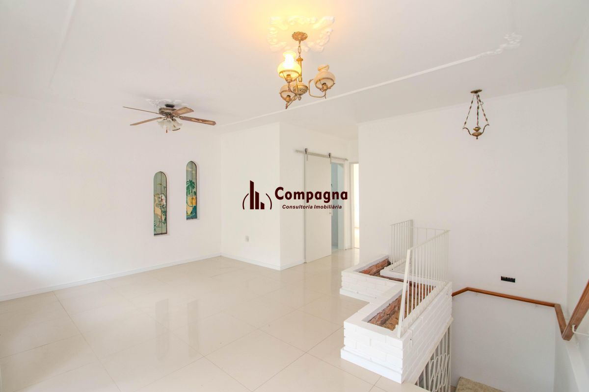 Casa com 3 dormitórios no Bairro Jardim Floresta