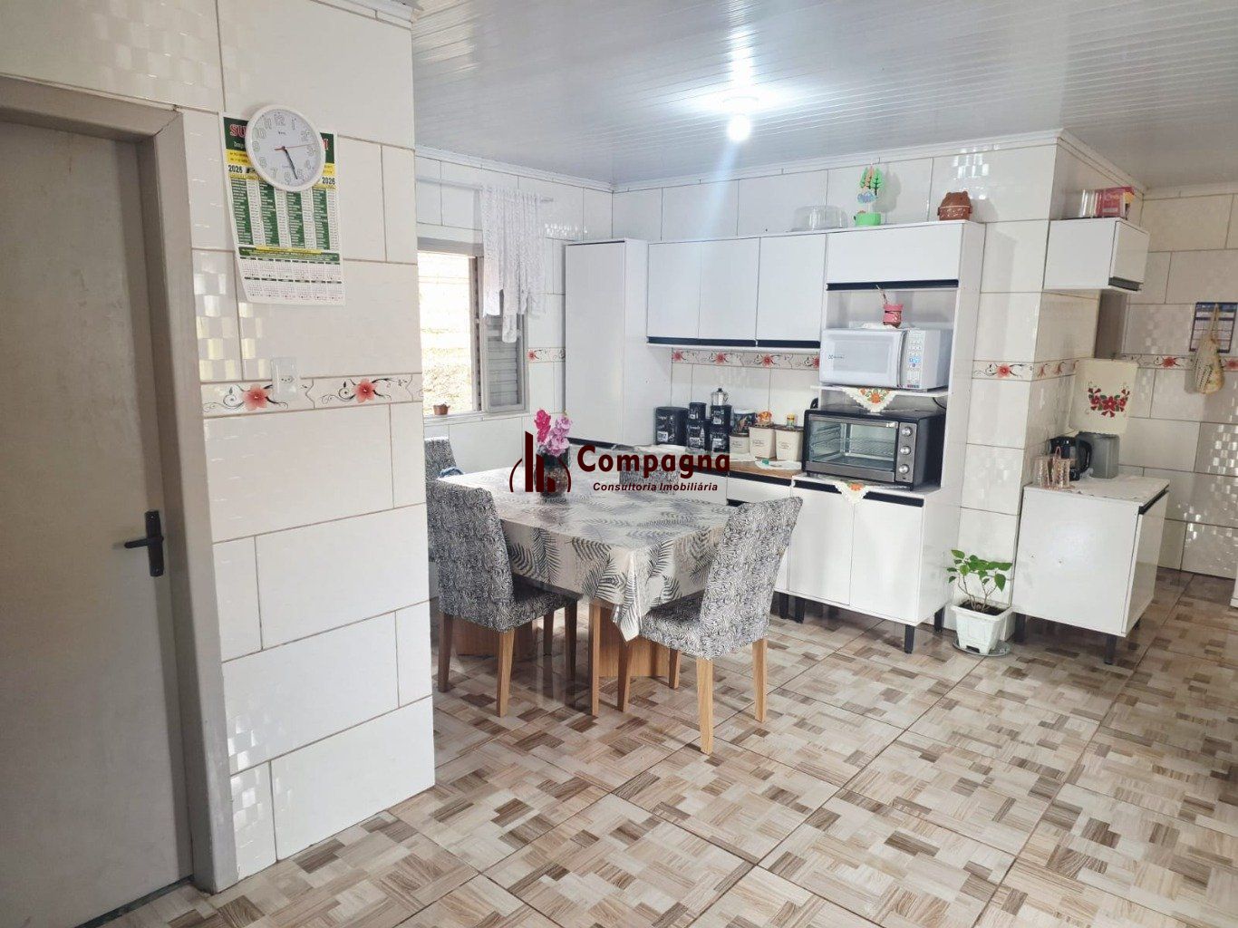 Casa de 3 dormitórios e 2 vagas de garagem em Canoas. — foto 2