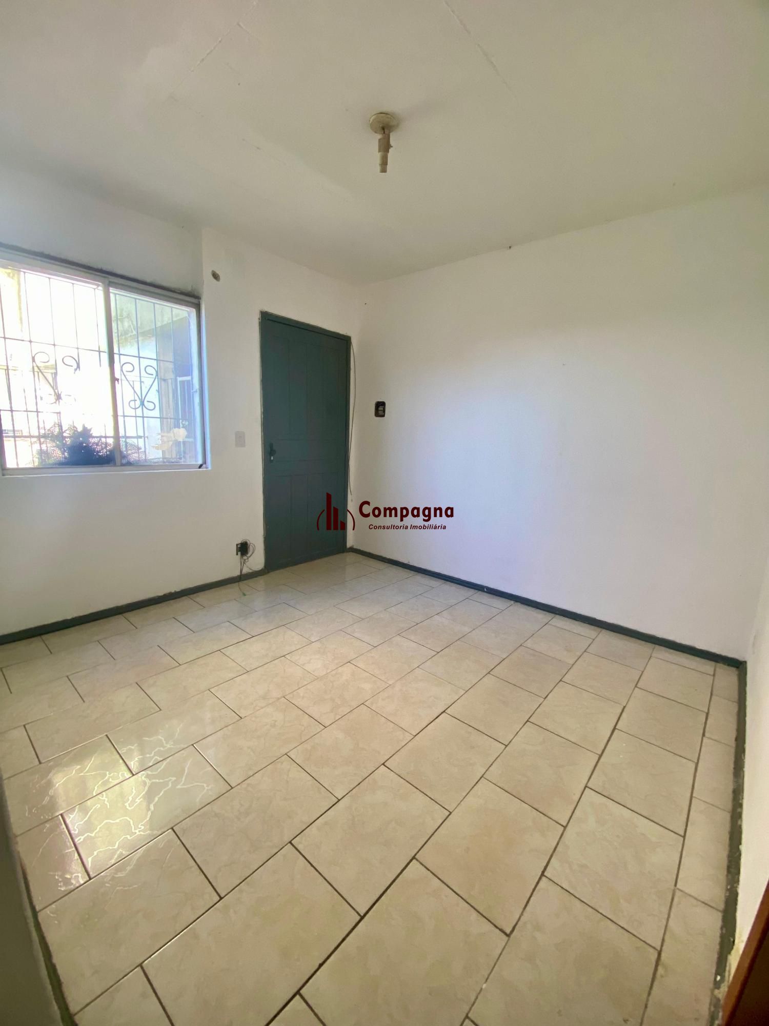 Apartamento Térreo, com 2 quartos, portaria e pátio  no bairro Rubem Berta