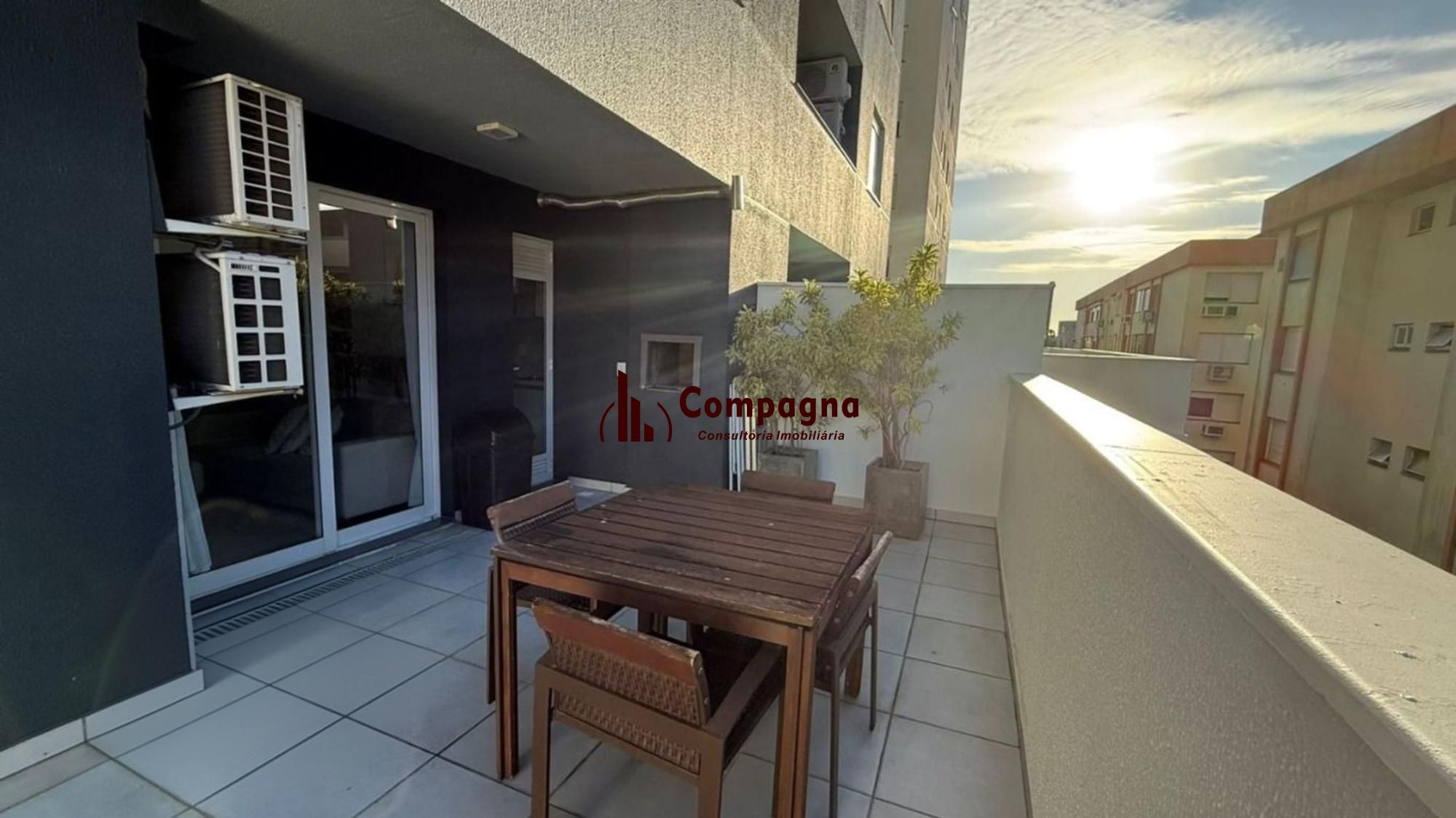 Apartamento de 2 dormitórios, elevador e 1 vaga de garagem em Canoas. — foto 2
