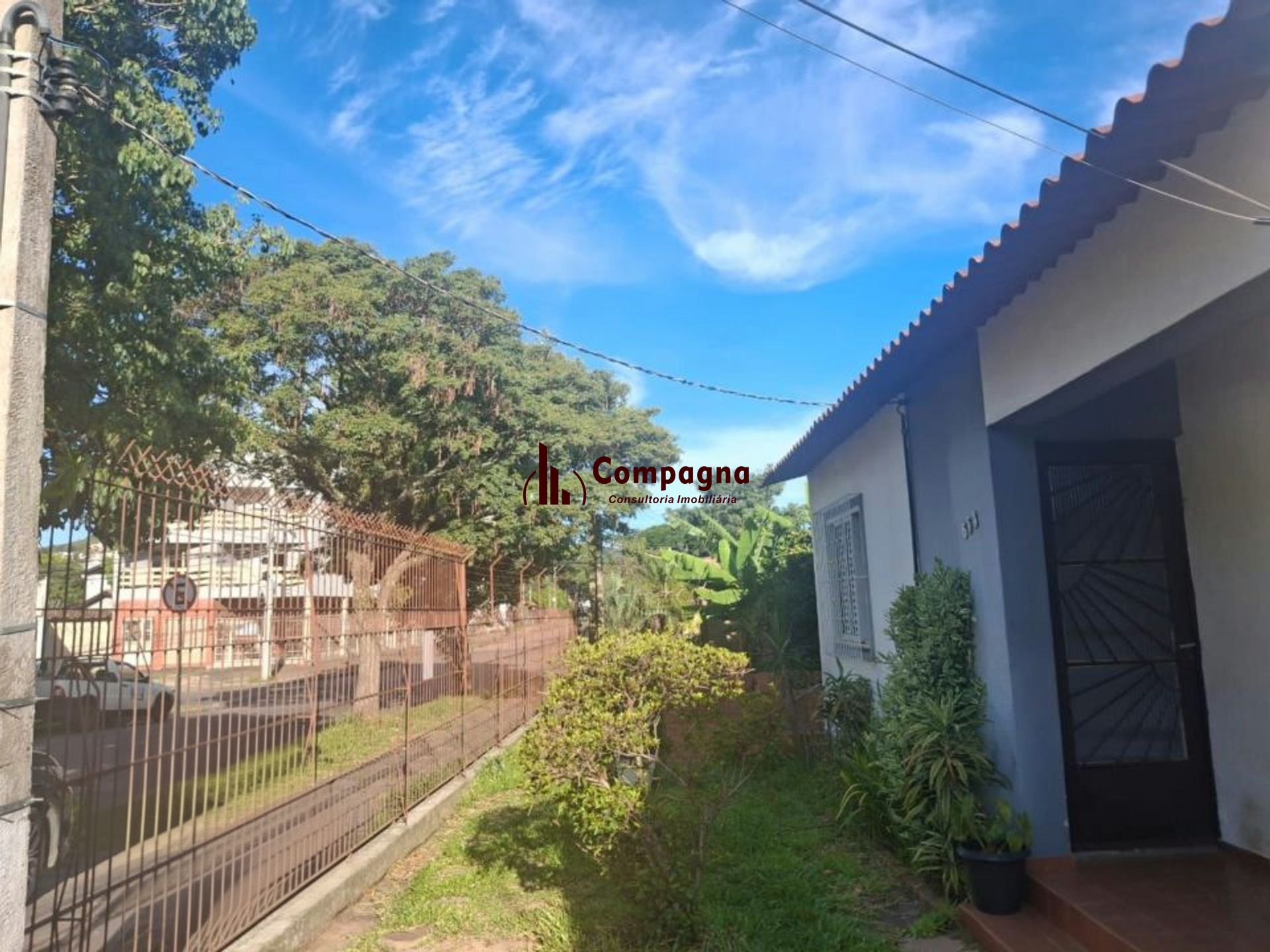 Casa 2 dormitórios com pátio e 3 vagas no Camaquã — foto 2