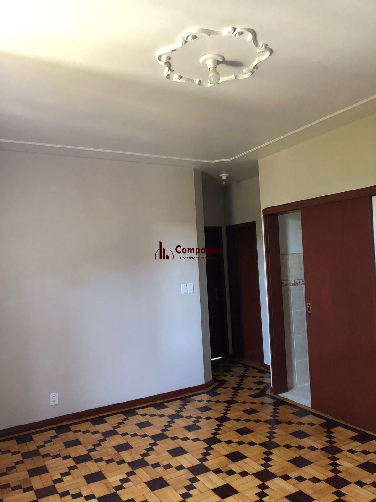 Apartamento 2 Dormitórios Reformado no São João – Av. Pátria — foto 4
