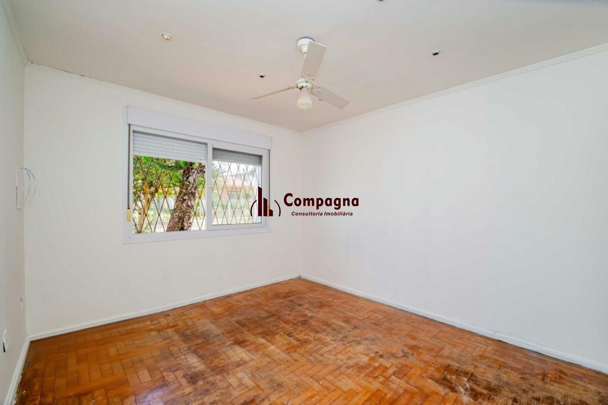 Casa de 2 dormitórios, churrasqueira, pátio, 4 vagas no bairro Ipanema — foto 2