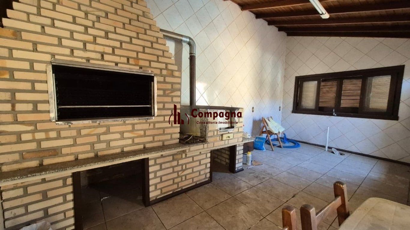 Casa de 3 quartos e 5 vagas de garagem em Canoas.