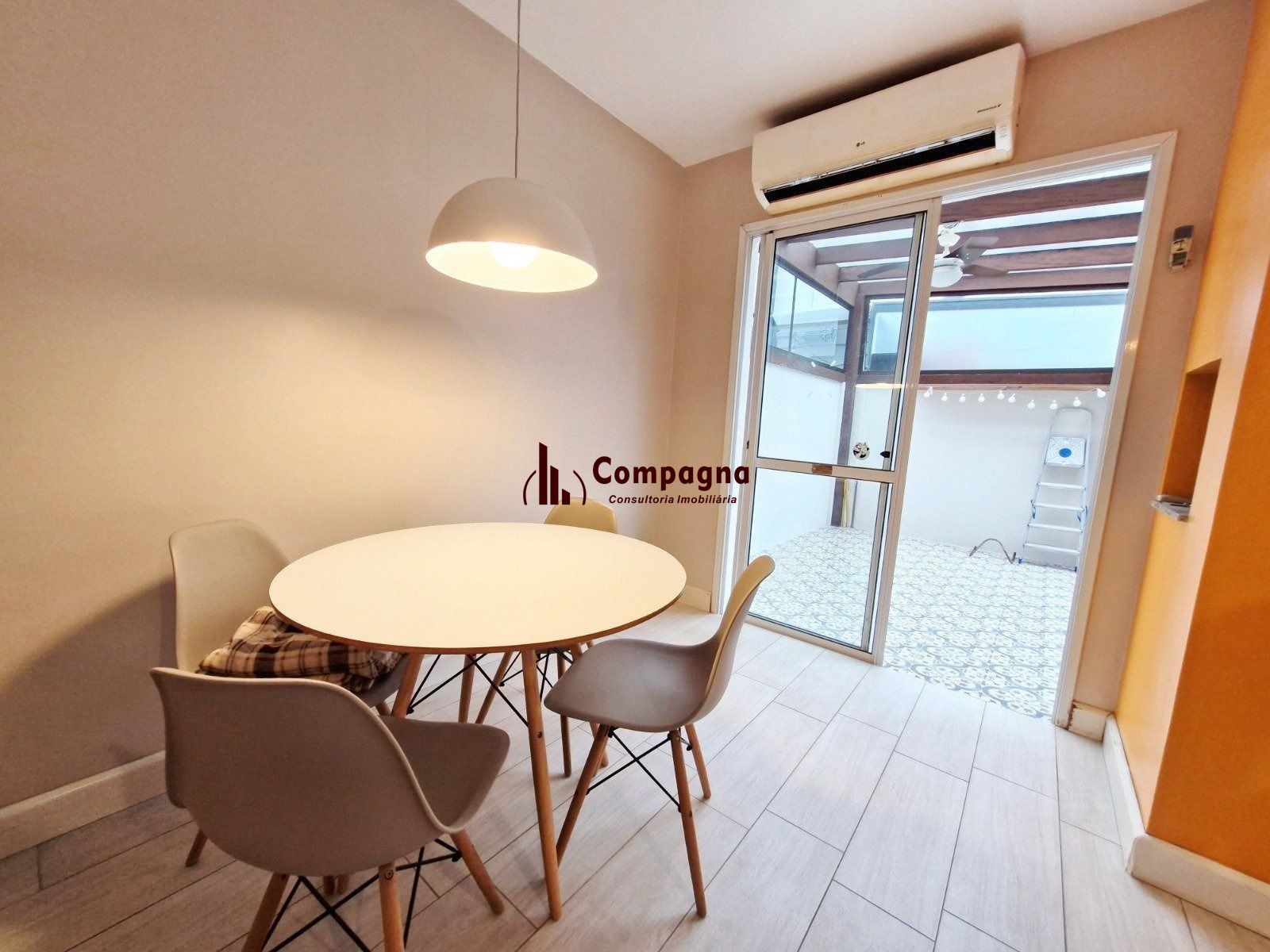 Casa de 2 dormitórios e 2 vagas de garagem em Canoas. — foto 4