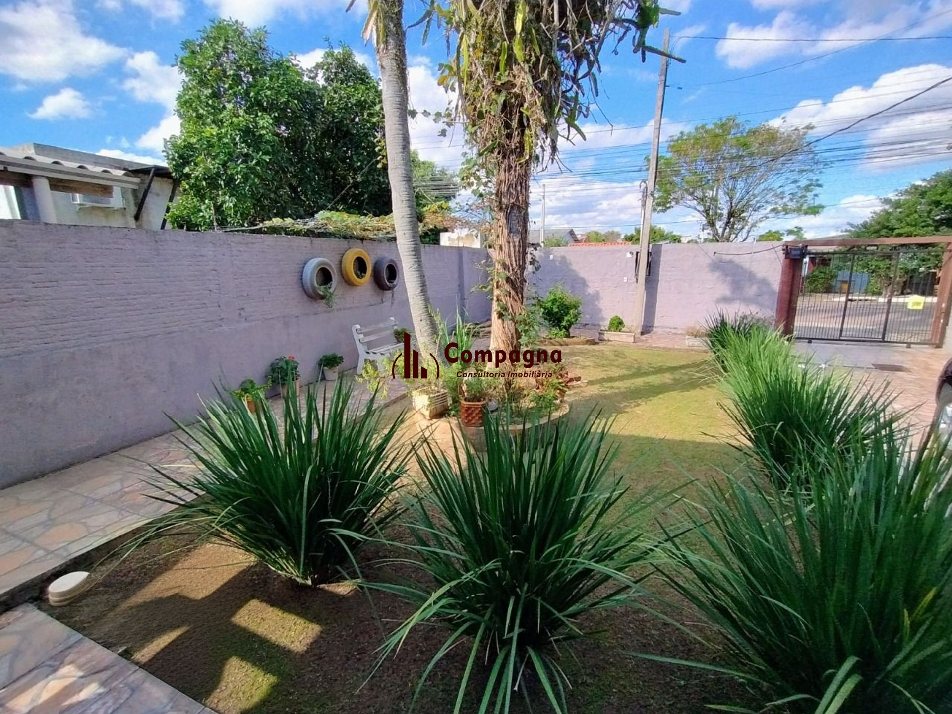 Casa de 4 dormitórios e 4 vagas de garagem em Canoas. — foto 2