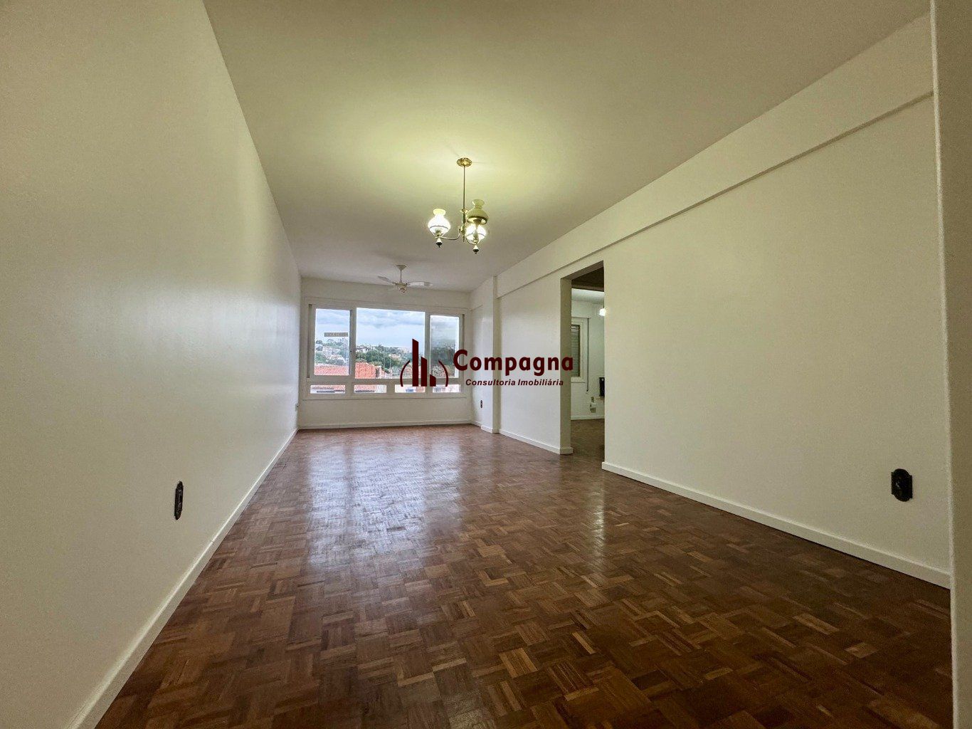 Apartamento com 2 dormitórios, dependência e 1 vaga no Bairro Menino Deus — foto 2
