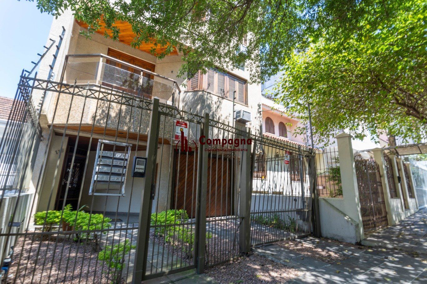 Apartamento com 2 dormitórios (1 suíte) e 1 vaga no Bairro Bela Vista