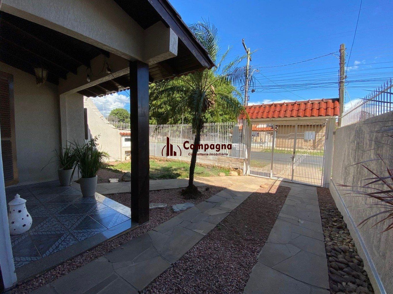 Casa de 330m² com 2 Quartos, piscina e 4 vagas de garagem em Canoas. — foto 2