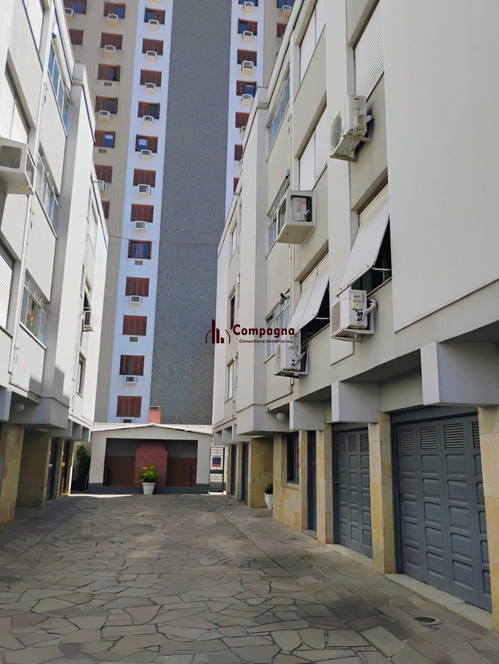 Apartamento com 3 quartos e 2 vagas de garagem no Bairro Jardim Itu/ Planalto. — foto 2