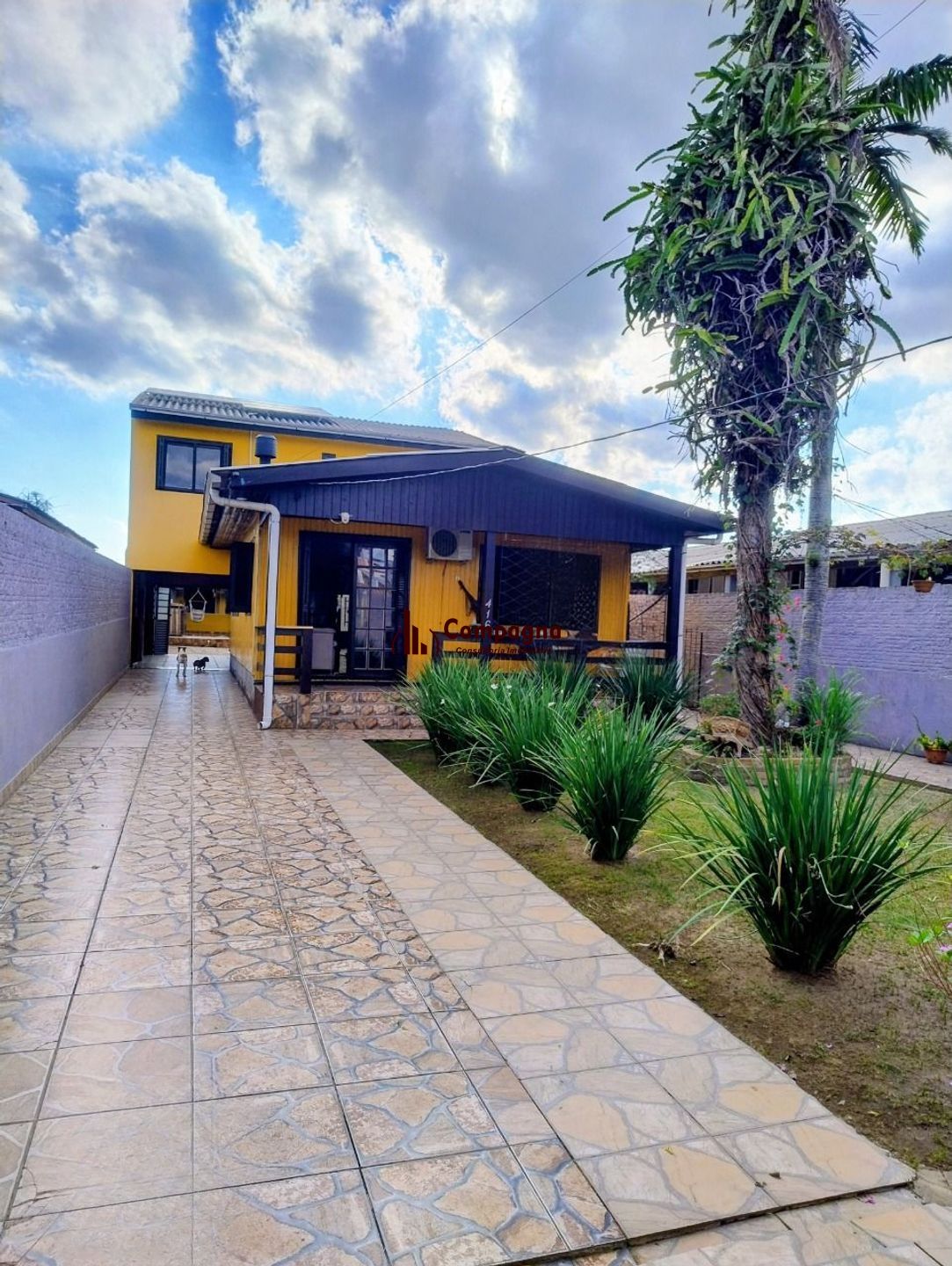Casa de 4 dormitórios e 4 vagas de garagem em Canoas.
