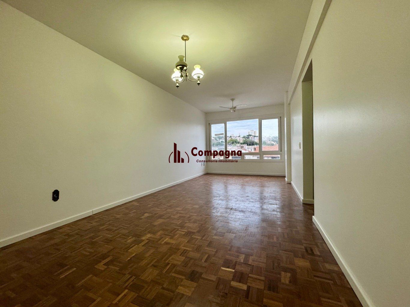 Apartamento com 2 dormitórios, dependência e 1 vaga no Bairro Menino Deus — foto 3