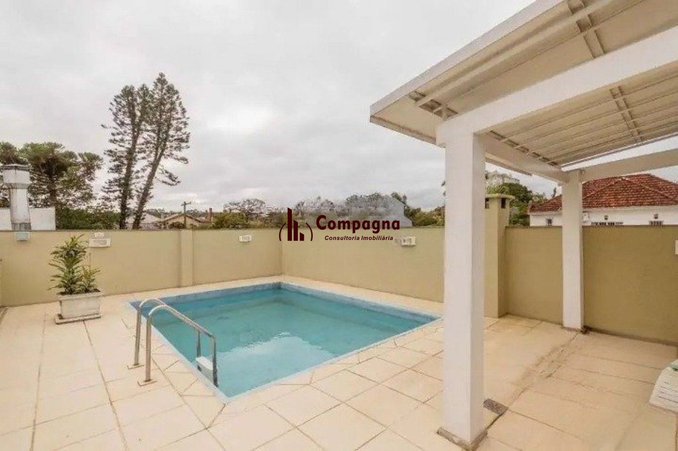 Casa de 3 quartos, piscina, churrasqueira, 7 vagas no bairro Tristeza — foto 2