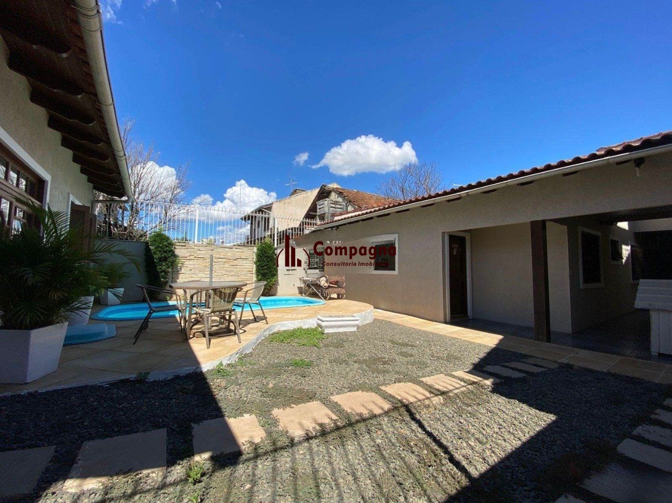 Casa de 330m² com 2 Quartos, piscina e 4 vagas de garagem em Canoas. — foto 4