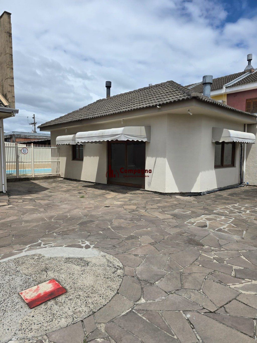 Casa de 3 dormitórios com  uma vaga de garagem no bairro Niterói Canoas. — foto 2
