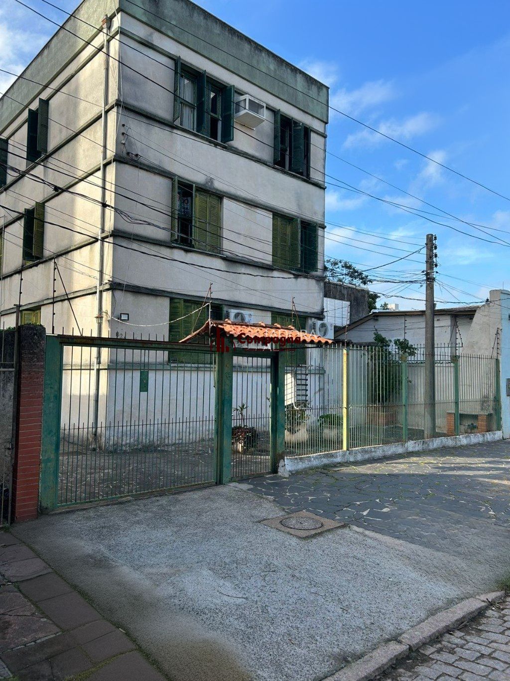 Apartamento térreo com 3 quartos no Bairro Cidade Baixa