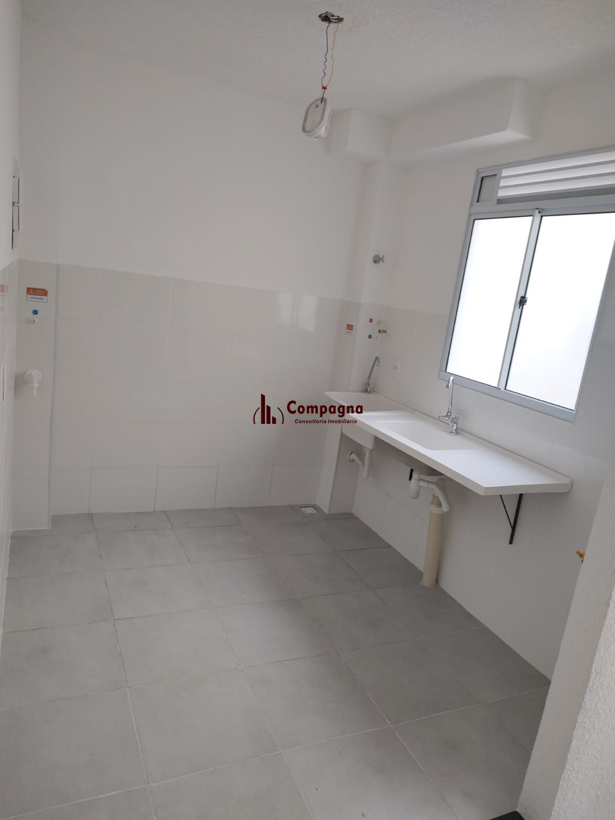 Apartamento 02 dormitórios com estacionamento rotativo no Bairro Restinga
