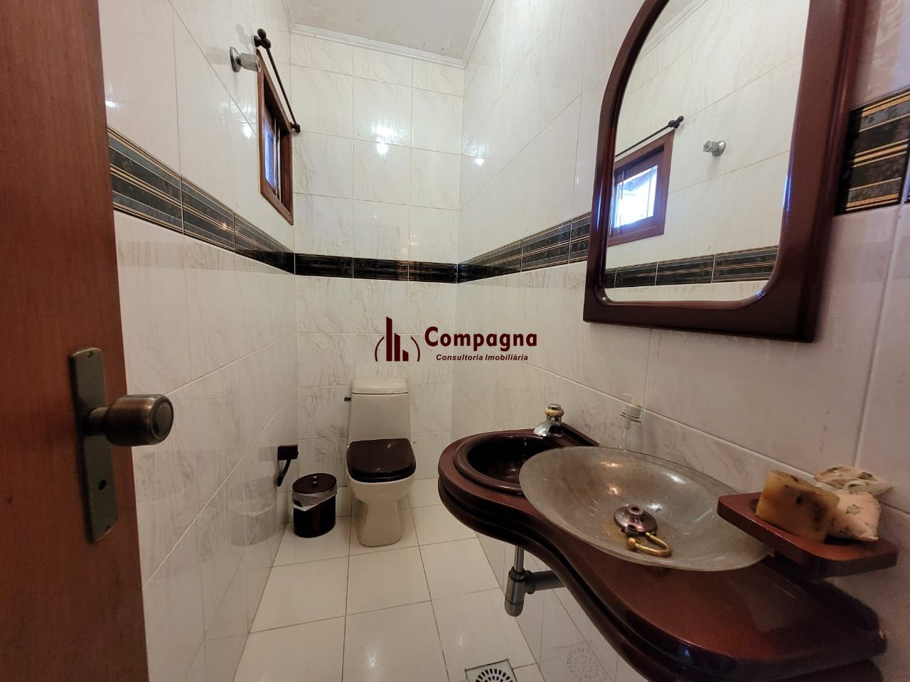 Casa térrea com 04 quartos e com 04 vagas de garagem — foto 5