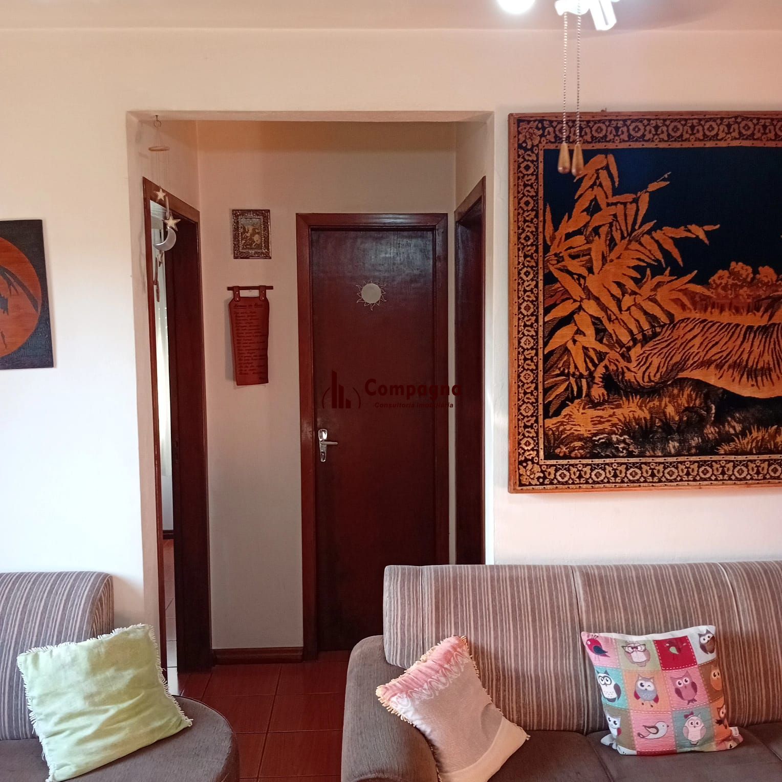 Apartamento 02 dormitórios com estacionamento