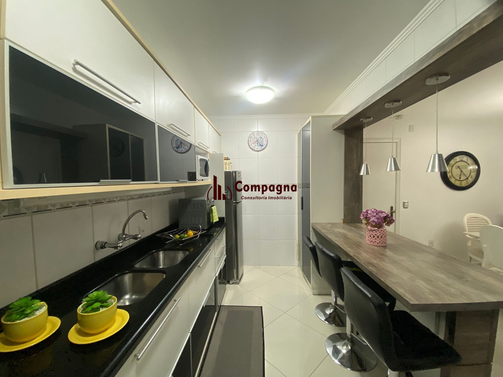 OTIMO APARTAMENTO 03 DORM SEMI MOBILIADO , ELEVADOR 2 VAGAS — foto 3